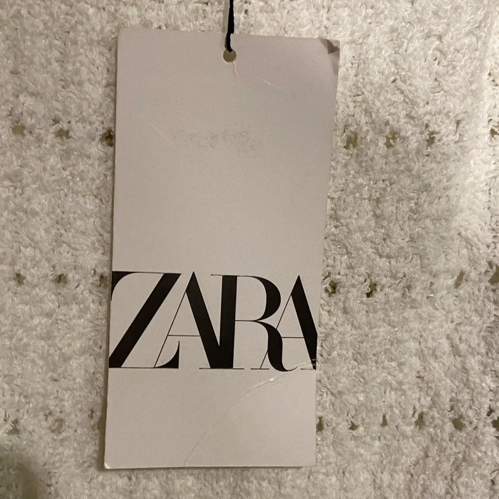 NWT Zara White Contrast Eyelet Knit Crop Top Large